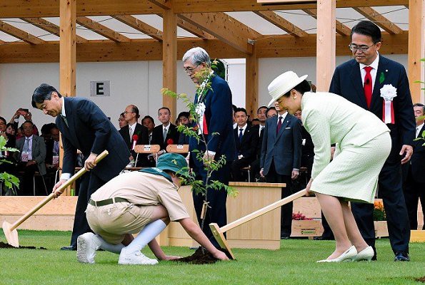 Truyền thông Nhật Bản lại phát sốt với Hoàng hậu Masako với màn thể hiện hoàn hảo, xuất chúng trong 2 ngày liên tiếp tham dự sự kiện - Ảnh 3.