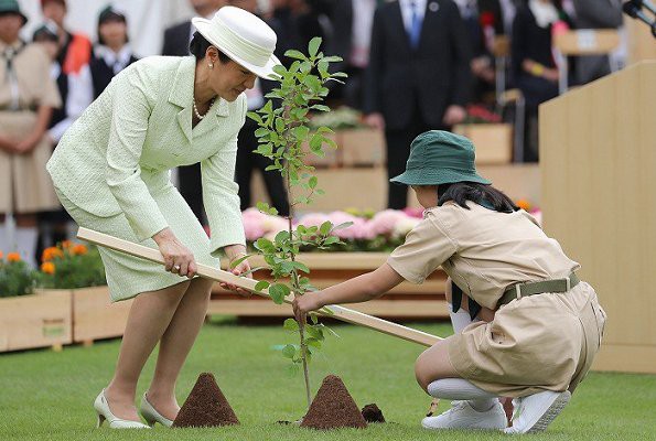 Truyền thông Nhật Bản lại phát sốt với Hoàng hậu Masako với màn thể hiện hoàn hảo, xuất chúng trong 2 ngày liên tiếp tham dự sự kiện - Ảnh 4.