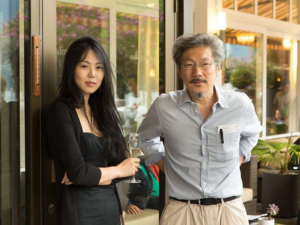 Kim Min Hee và đạo diễn già Hong Sang Soo: Cặp đôi &quot;ngoại tình&quot; bị nước Hàn ghét bỏ tự làm phim khóc cuộc tình mình? - Ảnh 1.