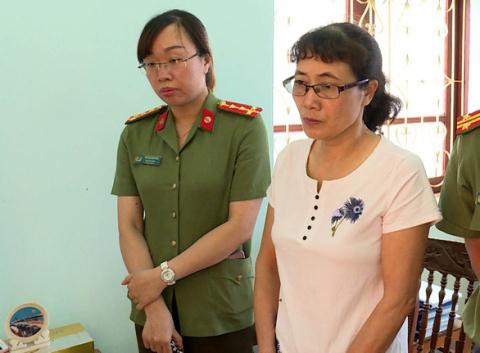 Ch&acirc;n dung nữ "&aacute;t chủ b&agrave;i" trong đường d&acirc;y sửa điểm ở Sơn La - Ảnh 1.