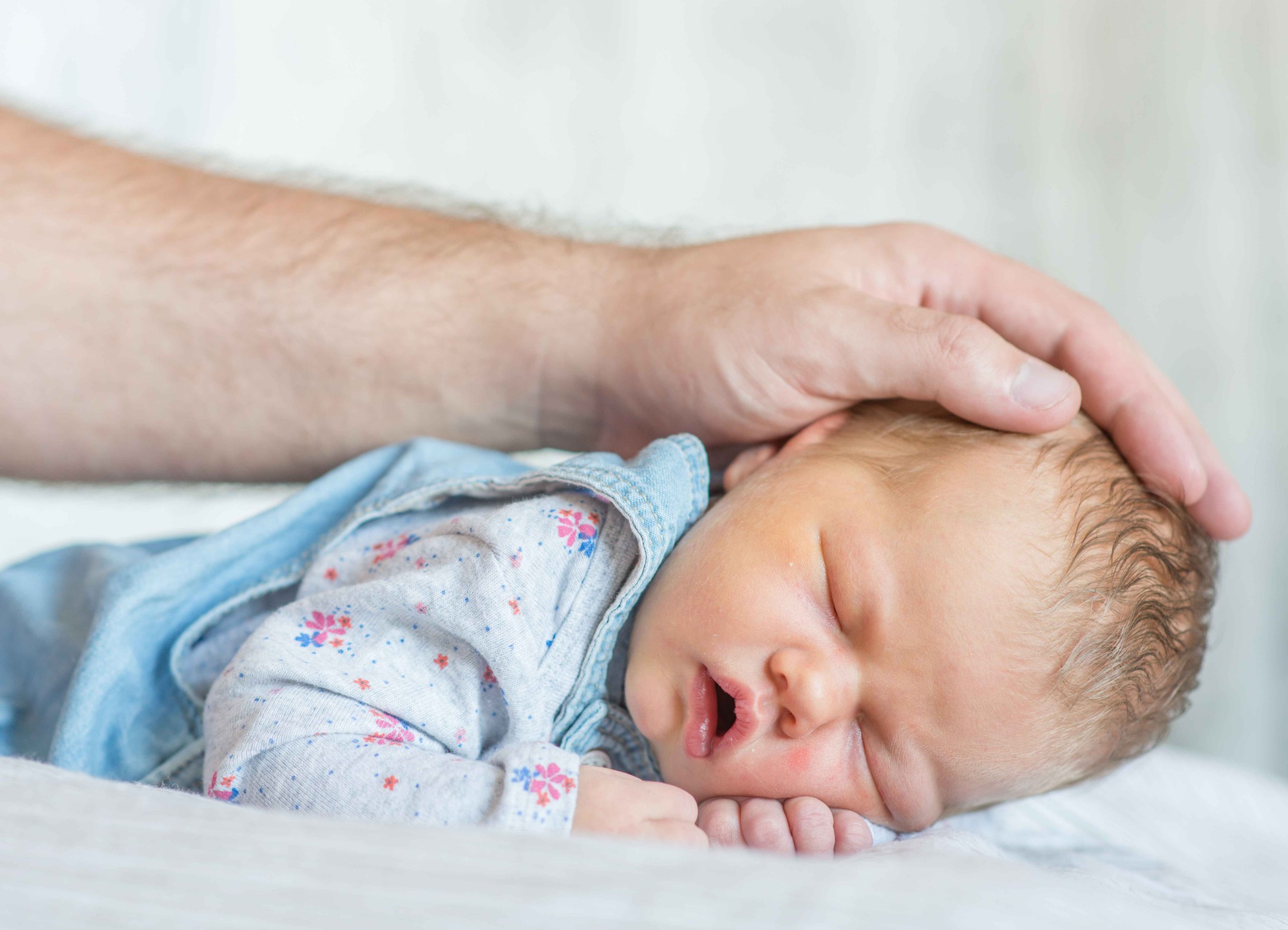 4 kiểu ngủ của trẻ ảnh hưởng rất lớn đến ngoại hình và IQ, cha mẹ cần sửa cho con ngay - Ảnh 1.