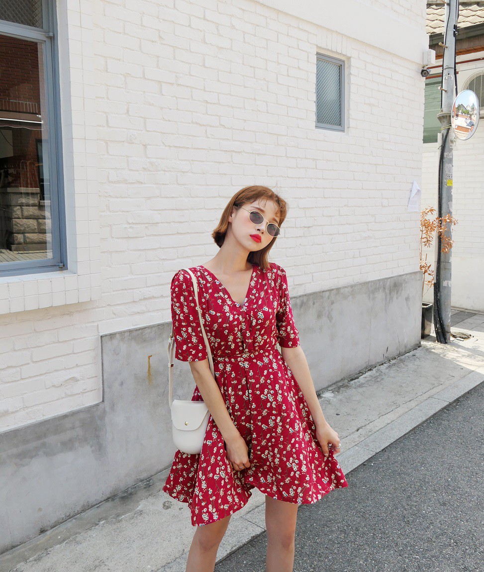 Đầm Hoa Nhí Nút Gỗ – Đỏ – The Kat | Cửa hàng thời trang cao cấp