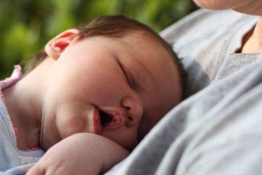 4 kiểu ngủ của trẻ ảnh hưởng rất lớn đến ngoại hình và IQ, cha mẹ cần sửa cho con ngay - Ảnh 2.