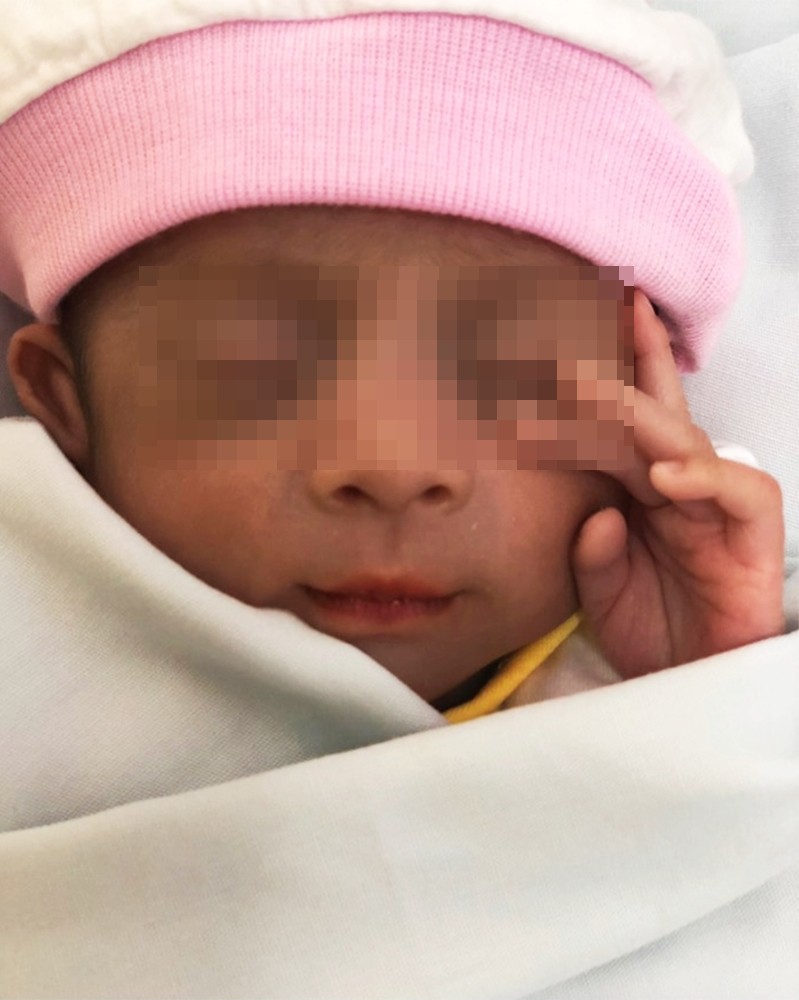 Người mẹ 20 tuổi bỏ con lại bệnh viện quận Thủ Đức sau khi sinh bé gái bị suy hô hấp - Ảnh 1.