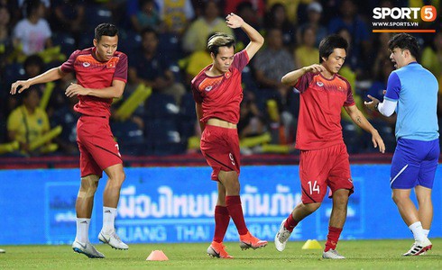 [King's Cup 2019] Việt Nam vs Thái Lan: Bóng dội cột khung thành của Văn Lâm - Ảnh 30.