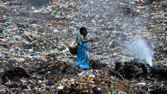 Phát hoảng trước những bãi rác chất cao như núi ở khắp nơi trên thế giới, có bãi rác cao hơn 65 mét, rộng hơn 40 sân bóng đá - Ảnh 2.