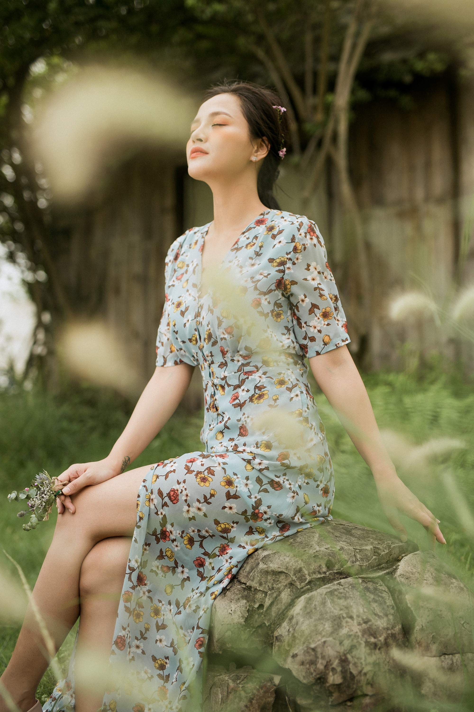 Quên My Sói đi, Thu Quỳnh giờ đã là người phụ nữ yếu mềm nhu nhược của "Về nhà đi con" rồi - Ảnh 3. Quên My Sói đi, Thu Quỳnh giờ đã là người phụ nữ yếu mềm nhu nhược của "Về nhà đi con" rồi - Ảnh 3.