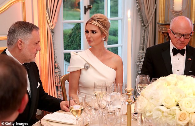 Lấn át cả công nương Kate, xa xỉ không thua gì phu nhân Melania Trump, ái nữ nhà Trump khiến cả thế giới hết lời khen ngợi trước gu thời trang tinh tế của mình - Ảnh 5.