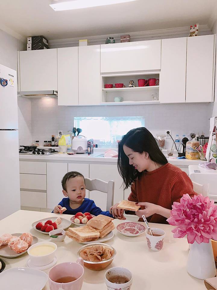 Làm mẹ đơn thân, Ly Kute từng gây sốc vì tậu xe sang dễ như chơi, nhìn mức học phí cho con trai đi học mới "choáng" - Ảnh 2. Làm mẹ đơn thân, Ly Kute từng gây sốc vì tậu xe sang dễ như chơi, nhìn mức học phí cho con trai đi học mới "choáng" - Ảnh 2.