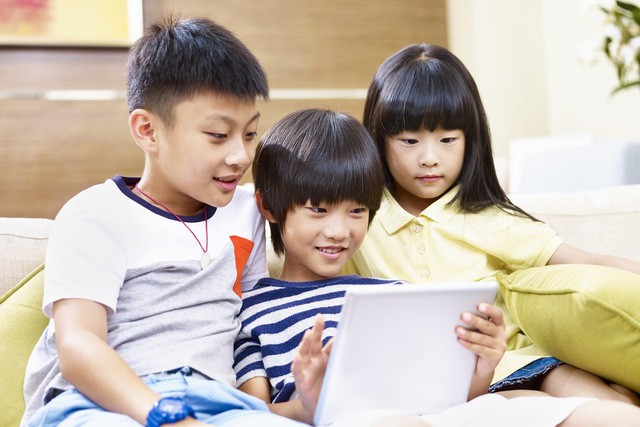 Giữa lợi và hại của công nghệ: Lựa chọn nào là đúng đắn cho con? - Ảnh 1. Giữa lợi và hại của công nghệ: Lựa chọn nào là đúng đắn cho con? - Ảnh 1.