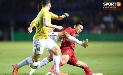 [King's Cup 2019] Việt Nam vs Thái Lan: Thủ môn giàu kinh nghiệm của đội chủ nhà mắc sai lầm sơ đẳng - Ảnh 4.