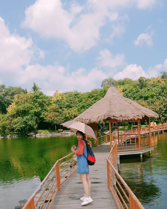 "Hot hòn họt" công viên Suối Mơ ngay sát Sài Gòn: Lên hình có vẻ ảo đấy nhưng ngoài đời có phải hơi sến không? - Ảnh 10. "Hot hòn họt" công viên Suối Mơ ngay sát Sài Gòn: Lên hình có vẻ ảo đấy nhưng ngoài đời có phải hơi sến không? - Ảnh 10.