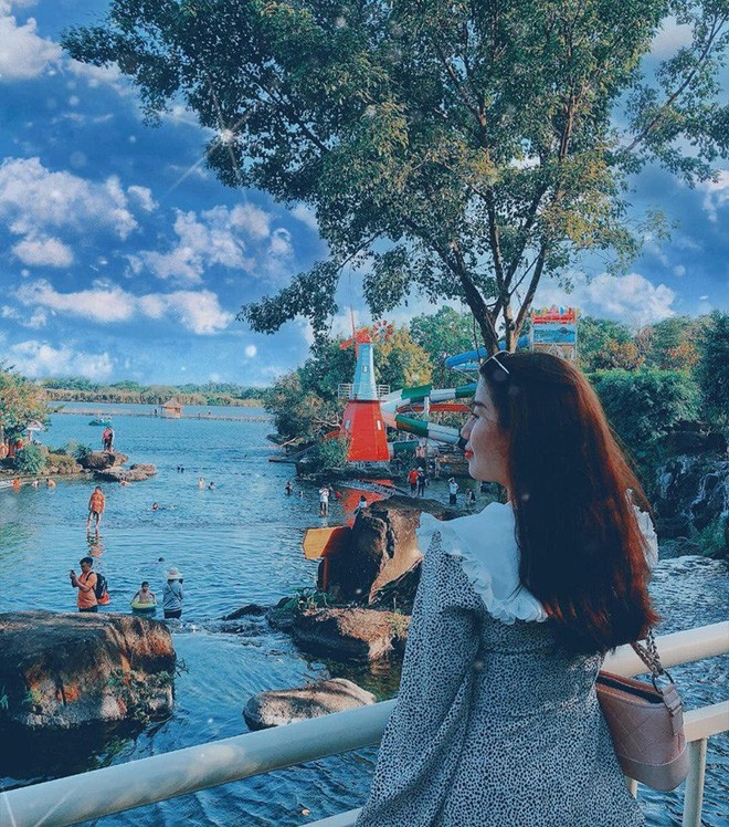 "Hot hòn họt" công viên Suối Mơ ngay sát Sài Gòn: Lên hình có vẻ ảo đấy nhưng ngoài đời có phải hơi sến không? - Ảnh 12. "Hot hòn họt" công viên Suối Mơ ngay sát Sài Gòn: Lên hình có vẻ ảo đấy nhưng ngoài đời có phải hơi sến không? - Ảnh 12.