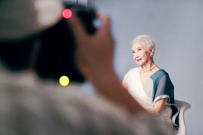 Cụ bà gần 100 tuổi làm mẫu ‘nổi như cồn’ trong làng thời trang Hong Kong - Ảnh 4.