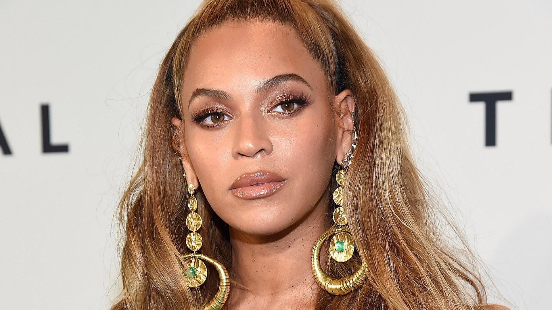 Top 80 phụ nữ giàu nhất nước Mỹ: Rihanna bỏ xa Taylor Swift trong ngỡ ngàng, tỷ phú Kylie Jenner vượt mặt cả chị Kim - Ảnh 7. Top 80 phụ nữ giàu nhất nước Mỹ: Rihanna bỏ xa Taylor Swift trong ngỡ ngàng, tỷ phú Kylie Jenner vượt mặt cả chị Kim - Ảnh 7.