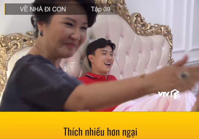 &quot;Về nhà đi con&quot;: Lộ cảnh Thư mặc quần áo của Vũ, đang hú hí trên giường thì mẹ chồng xuất hiện - Ảnh 8.