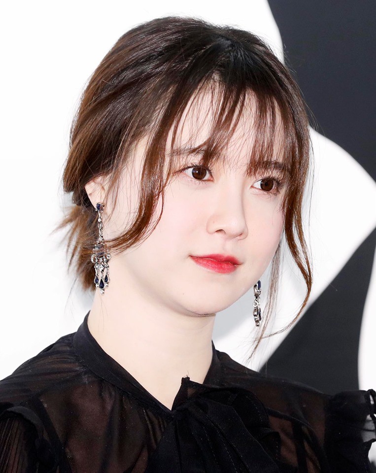 &quot;Nàng Cỏ&quot; Goo Hye Sun bị nghi đang mang thai khi diện váy đen, tay ôm khư khư bụng sau khi làm rõ tin đồn ly hôn với chồng trẻ  - Ảnh 1.