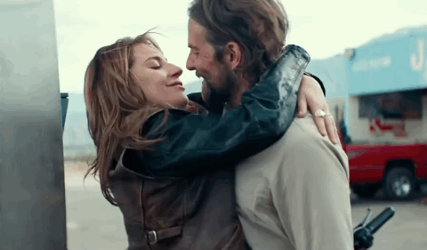 Tình yêu không có lỗi, lỗi ở ánh mắt Lady Gaga trao Bradley Cooper trong A Star Is Born quá đỗi "gian tình" - Ảnh 3. Tình yêu không có lỗi, lỗi ở ánh mắt Lady Gaga trao Bradley Cooper trong A Star Is Born quá đỗi "gian tình" - Ảnh 3.