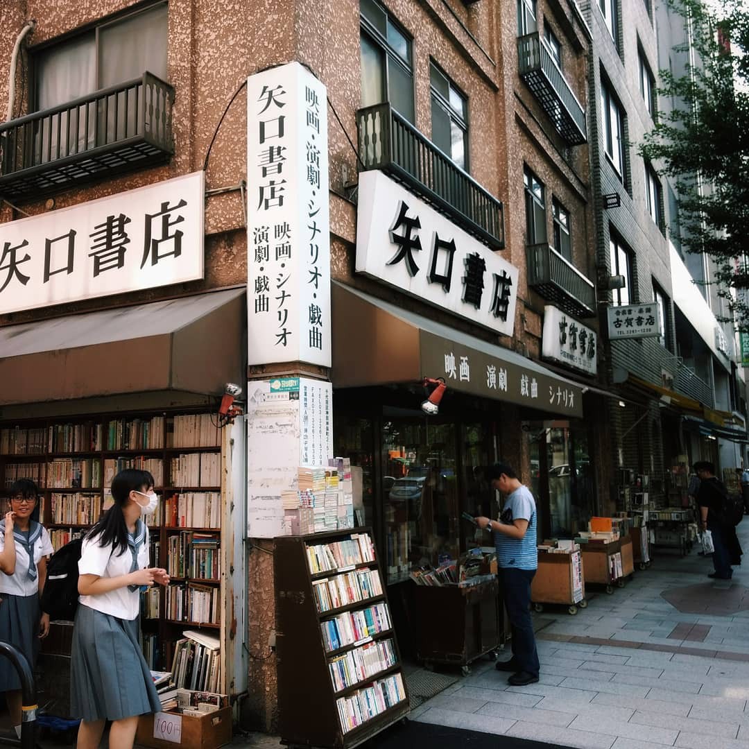 Ít ai biết giữa lòng Tokyo hoa lệ vẫn có một thư viện kiểu &quot;một nghìn chín trăm hồi đó&quot; đẹp như phim điện ảnh - Ảnh 14.