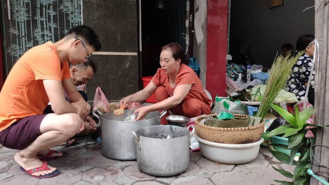 Đổ xô đi bán rượu nếp Tết Đoan Ngọ, ai cũng lãi 'khủng' - Ảnh 2.