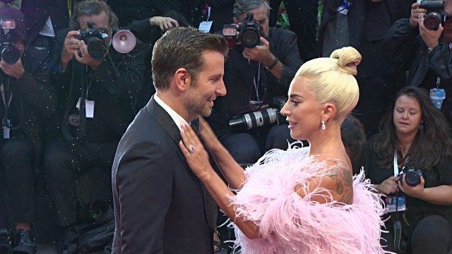 Tình yêu không có lỗi, lỗi ở ánh mắt Lady Gaga trao Bradley Cooper trong A Star Is Born quá đỗi "gian tình" - Ảnh 20. Tình yêu không có lỗi, lỗi ở ánh mắt Lady Gaga trao Bradley Cooper trong A Star Is Born quá đỗi "gian tình" - Ảnh 20.