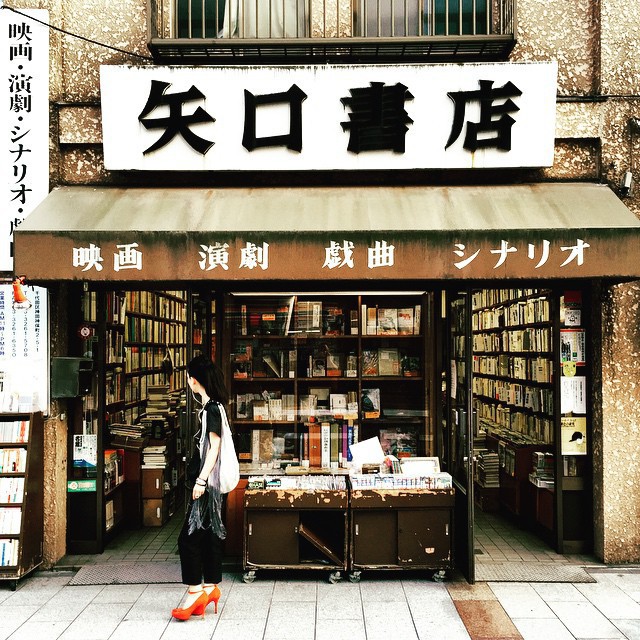 Ít ai biết giữa lòng Tokyo hoa lệ vẫn có một thư viện kiểu &quot;một nghìn chín trăm hồi đó&quot; đẹp như phim điện ảnh - Ảnh 6.