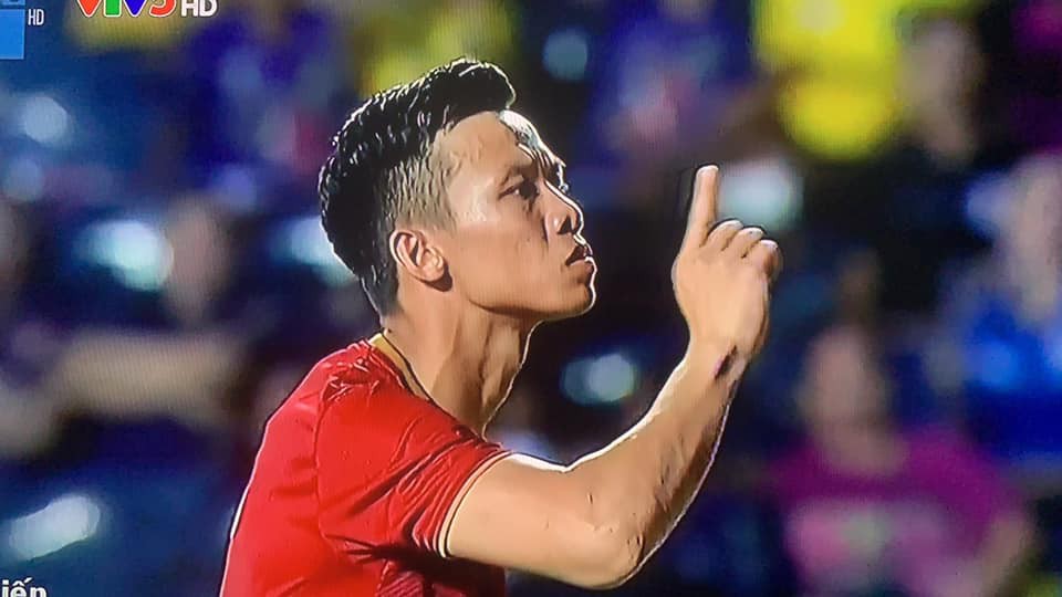 Không giành được King's Cup, Quế Ngọc Hải vẫn khiến NHM Việt Nam hả hê với màn đáp trả ngay trên chấm phạt đền - Ảnh 3. Không giành được King's Cup, Quế Ngọc Hải vẫn khiến NHM Việt Nam hả hê với màn đáp trả ngay trên chấm phạt đền - Ảnh 3.