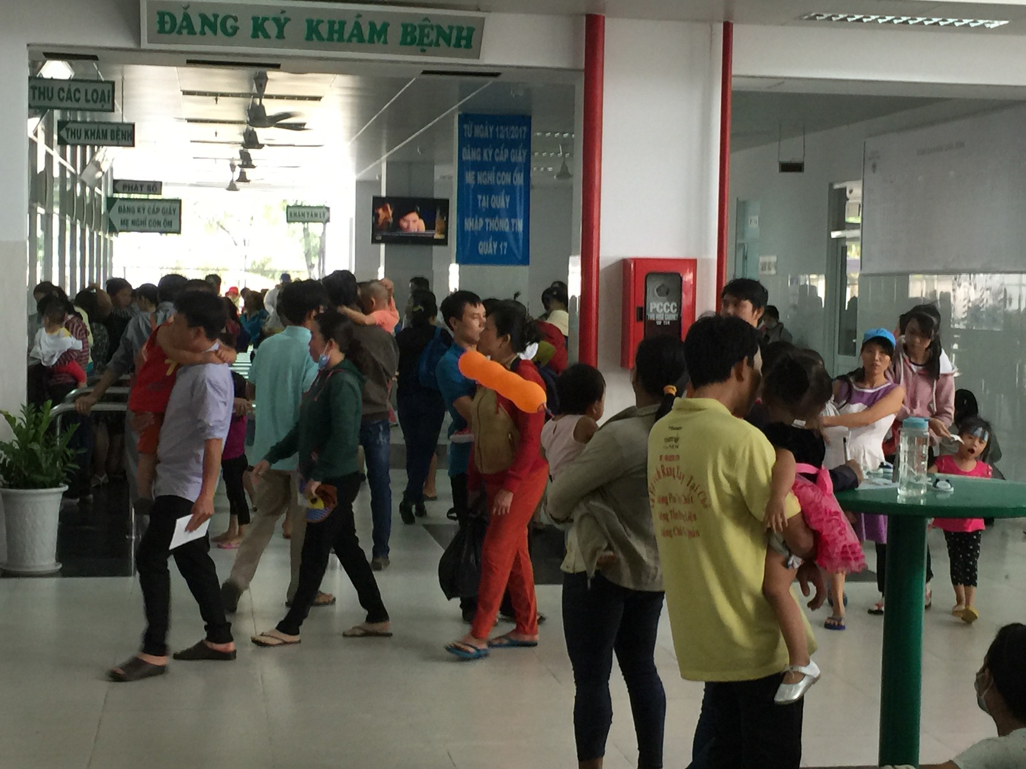 Vụ b&eacute; trai tử vong tại nh&agrave; trẻ nghi do sặc ch&aacute;o ở TP.HCM: B&aacute;c sĩ tiết lộ th&ocirc;ng tin đau l&ograve;ng - Ảnh 4.