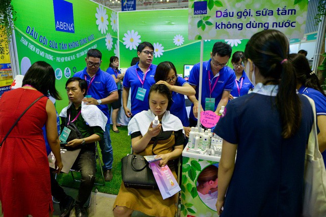 Điều g&igrave; l&agrave;m gian h&agrave;ng Abena h&uacute;t kh&aacute;ch đ&ocirc;ng đến vậy? - Ảnh 3.