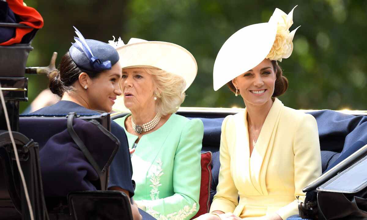 Cuộc đụng độ giữa mẹ chồng và 2 nàng dâu hoàng gia: Ngồi chung xe ngựa nhưng mỗi người một kiểu, chú ý nhất là thái độ của bà Camilla - Ảnh 1.
