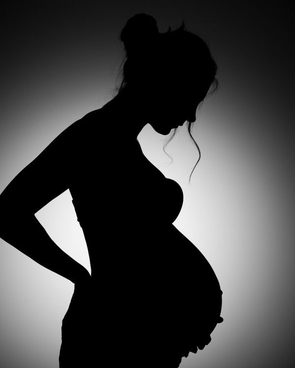 Maternity-photography-silhouette-1-b-600x750
