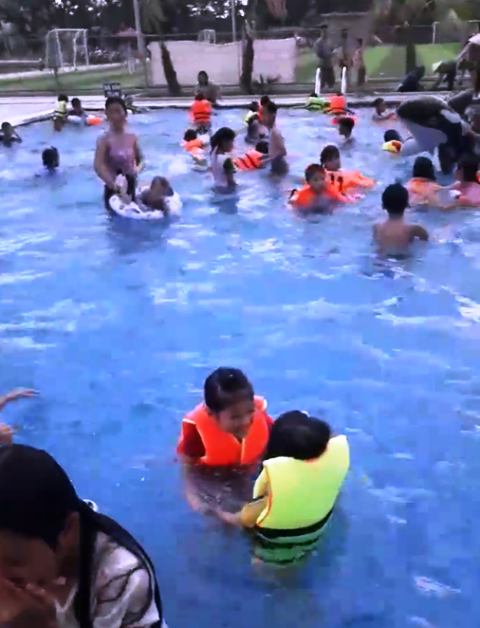 Cháu bé 6 tuổi chết đuối dưới bể bơi tư nhân ở Thanh Hóa - Ảnh 1.