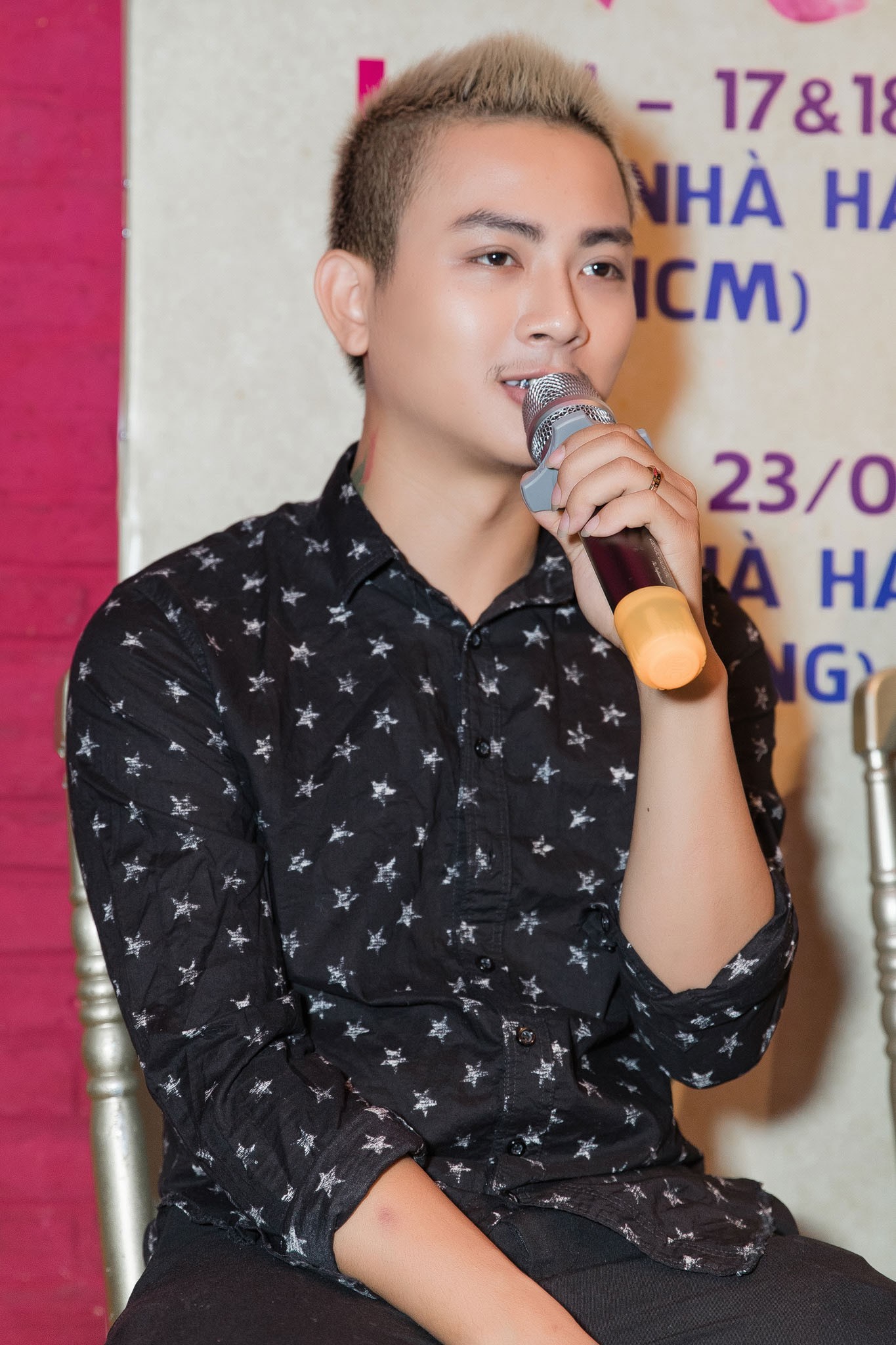 Hoài Lâm là một ca sĩ gốc Hải Phòng và đang được yêu thích trong cộng đồng yêu nhạc. Cùng xem hình ảnh của anh ta để tìm hiểu thêm về phong cách trình diễn của anh ta và các bản hit được khán giả yêu thích.