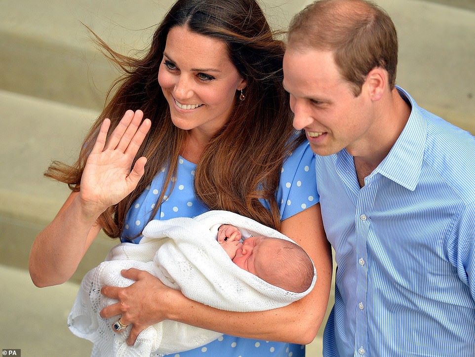 16302918-7269583-When_George_was_born_Kate_Middleton_took_a_page_from_Lady_Diana_-a-3_1563718310721