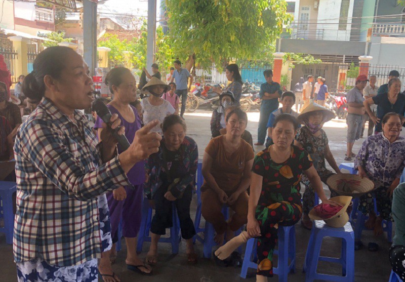 Đà Nẵng: 500 người dân dọa kiện Chủ tịch phường vì ... hàng rởm - Ảnh 1.