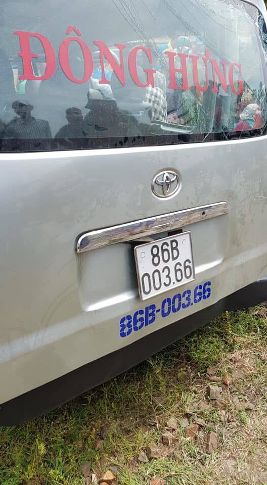 Hiện trường tàu hỏa tông ô tô 16 chỗ 3 người chết ở Bình Thuận - Ảnh 11.