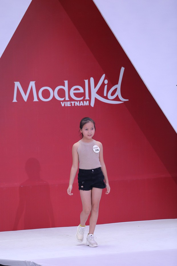 Model Kid Vietnam: Tại sao trẻ em cứ phải son phấn, mặc đồ người lớn mới được công nhận là mẫu nhí? - Ảnh 14.