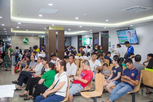 Được thông tuyến bảo hiểm y tế, người dân hồ hởi đăng ký khám tại Thu Cúc - Ảnh 4. Được thông tuyến bảo hiểm y tế, người dân hồ hởi đăng ký khám tại Thu Cúc - Ảnh 4.