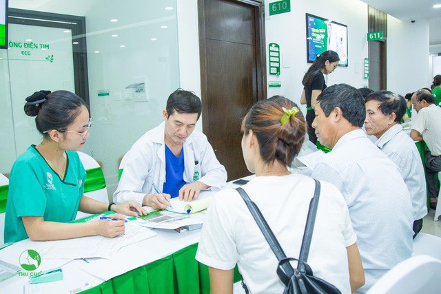 Được thông tuyến bảo hiểm y tế, người dân hồ hởi đăng ký khám tại Thu Cúc - Ảnh 5. Được thông tuyến bảo hiểm y tế, người dân hồ hởi đăng ký khám tại Thu Cúc - Ảnh 5.