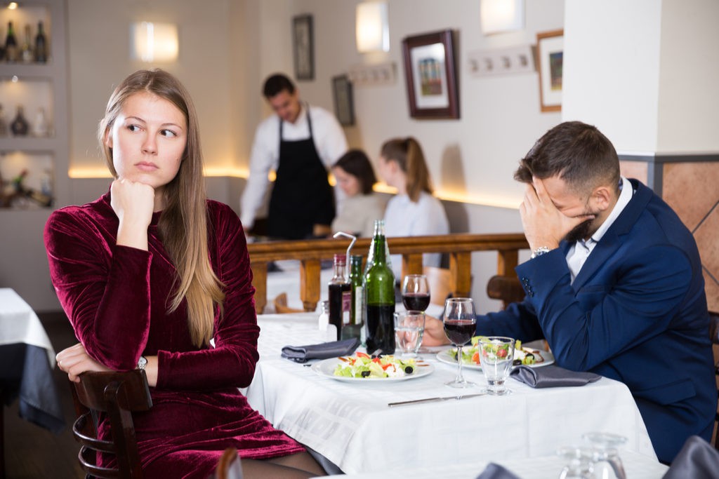 Couple-Fighting-at-Restaurant-1024x683