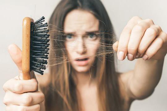 Cách trị rụng tóc: Bạn sẽ chẳng bao giờ phải lo tóc rụng trở lại nếu tránh được những thứ này - Ảnh 4.