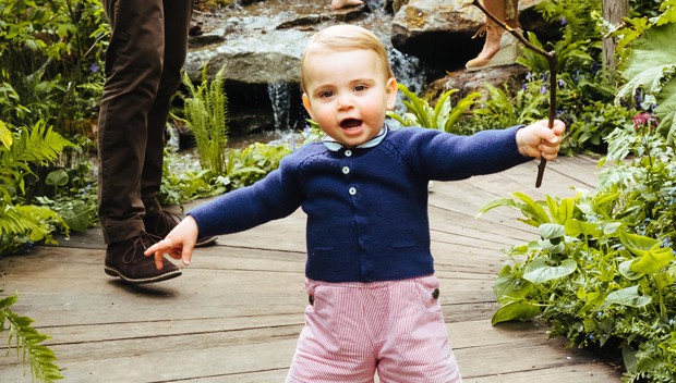 prince-louis-1-already-walking-as-he-plays-with-siblings-george-charlotte-in-mom-kate-middletons-garden-ftr-1