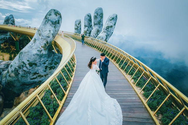 Cầu Vàng đã trở thành nguồn cảm hứng sáng tạo cho nhiều tác phẩm nghệ thuật - Ảnh 1. Cầu Vàng đã trở thành nguồn cảm hứng sáng tạo cho nhiều tác phẩm nghệ thuật - Ảnh 1.