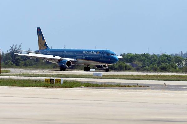 Vietnam Airlines huỷ hàng loạt chuyến bay đi đến Hải Phòng, Quảng Ninh - Ảnh 1.