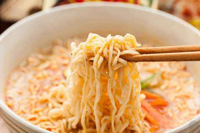 Câu chuyện về mì ăn liền ở Trung Quốc: Vị vua thực phẩm bất ngờ bị "thất sủng" và sự hồi sinh mạnh mẽ khiến ai cũng kinh ngạc - Ảnh 7. Câu chuyện về mì ăn liền ở Trung Quốc: Vị vua thực phẩm bất ngờ bị "thất sủng" và sự hồi sinh mạnh mẽ khiến ai cũng kinh ngạc - Ảnh 7.