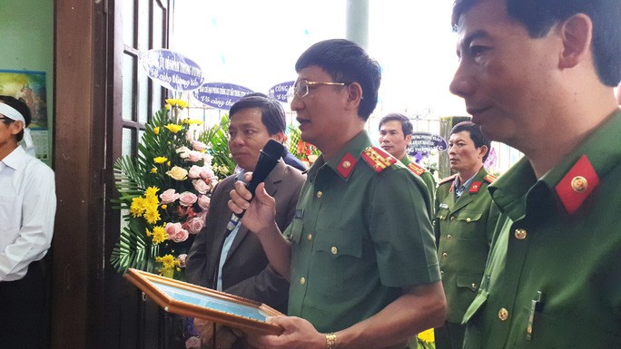 Xúc động tiễn biệt Công an viên Phạm Minh Tú tử vong do lũ cuốn trôi - Ảnh 1.