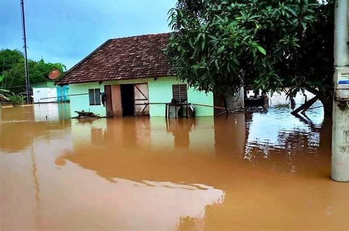 Xúc động tiễn biệt Công an viên Phạm Minh Tú tử vong do lũ cuốn trôi - Ảnh 5.