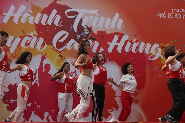 Điểm danh những bữa tiệc nhảy siêu to khổng lồ thu hút hàng nghìn người của Lamita Dance Fitness - Ảnh 7.