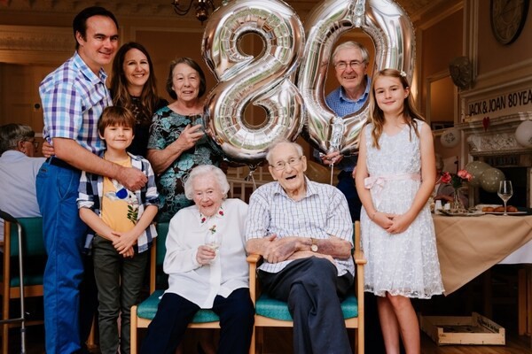 Cặp vợ chồng thế kỷ của nước Anh vừa tổ chức kỷ niệm 80 năm ngày cưới - Ảnh 3.