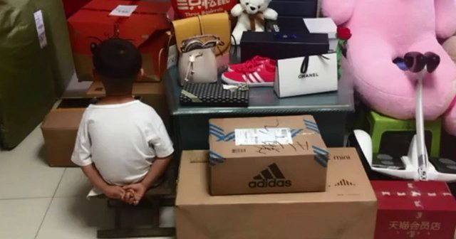 6yo-boy-accidentally-buys-rm41k-of-luxury-goods-on-shopping-app-world-of-buzz